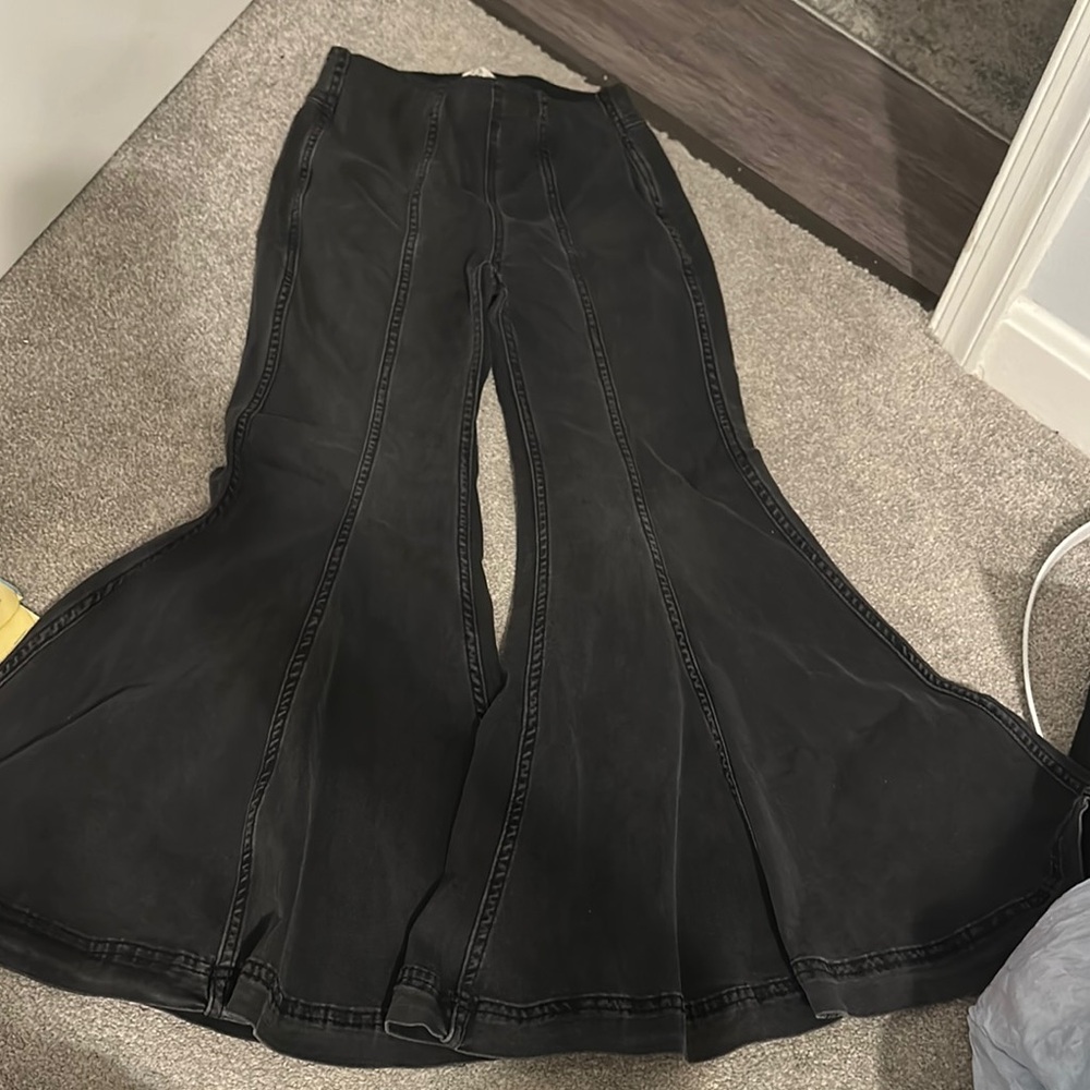 Free people stretchy denim Black Flared Jeans size 24